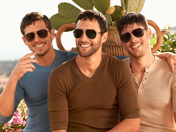 Imagen de chicos con gafas de sol de Dolce & Gabbana