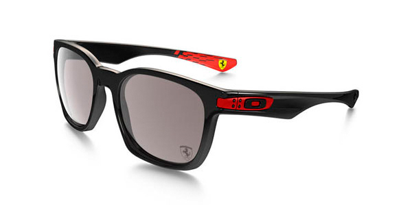 Imagen de las gafas de la Scuderia Ferrari del sorteo de Zamarripa