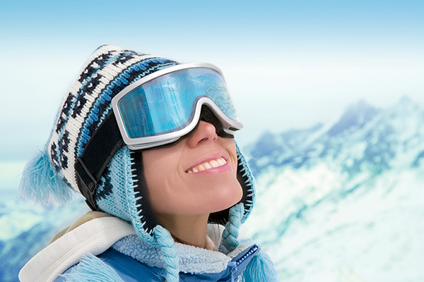 Imagen de una mujer con gafas de esqui