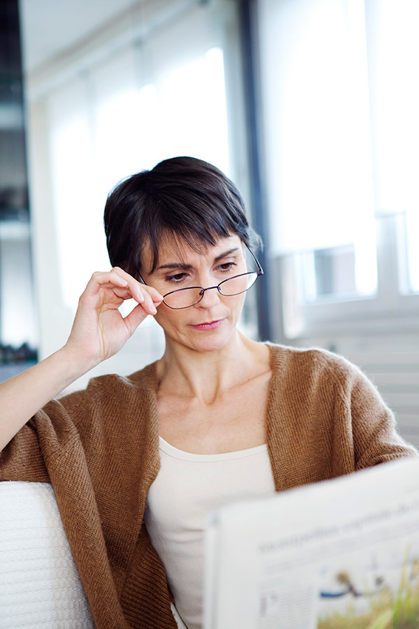 Imagen de una mujer leyendo