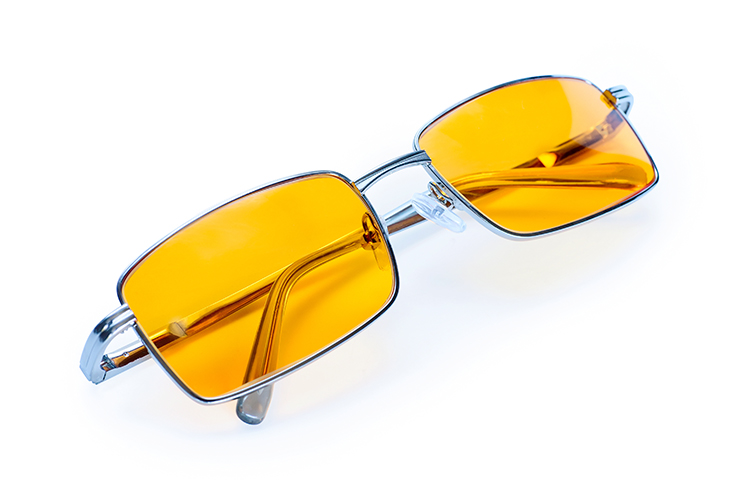 https://www.zamarripa.es/wp-content/uploads/2017/10/zamarripa-opticos-salud-visual-auditiva-promocion-filtro-amarillo-conduccion-nocturna-gafas-lentes-amarillas-1.jpg