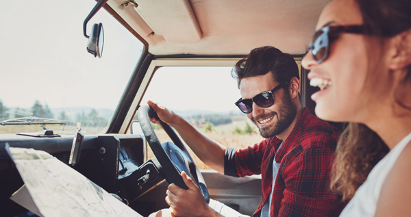 La importancia de las gafas de sol en la conducción