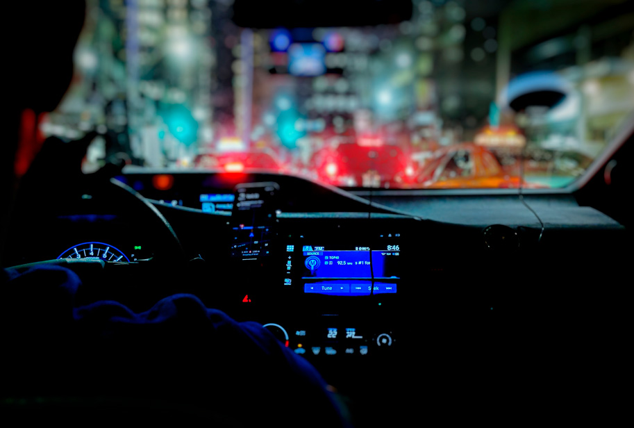 salud visual en la carretera de noche